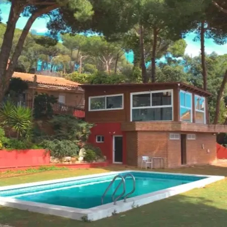 Eco Maresme بيت خشبي *